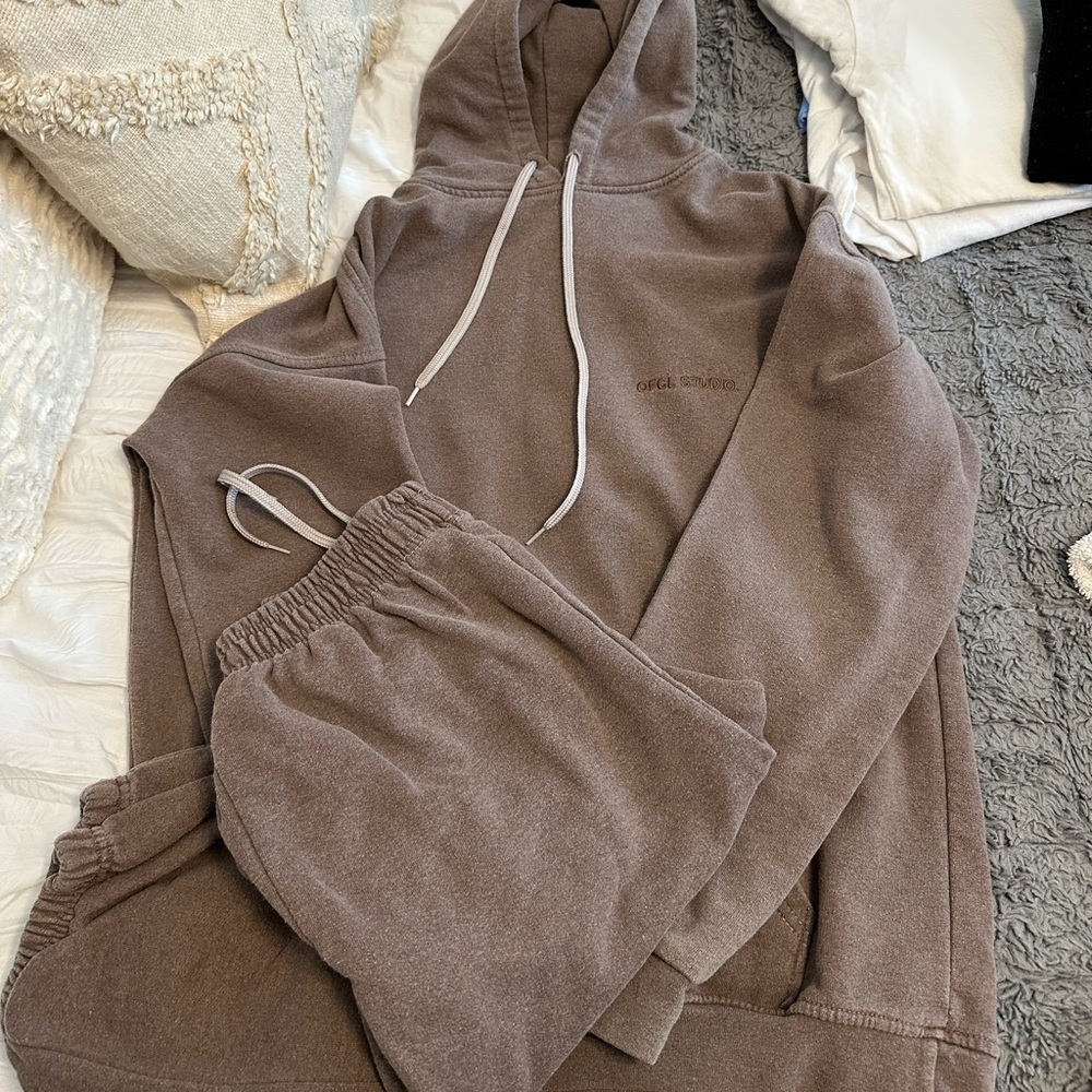 Brown lounge set